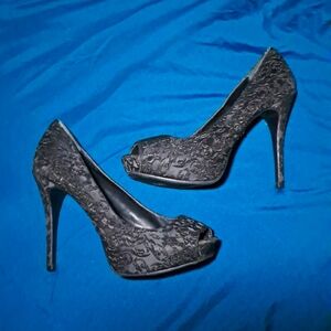 Simply Vera Vera Wang black print heels size 8